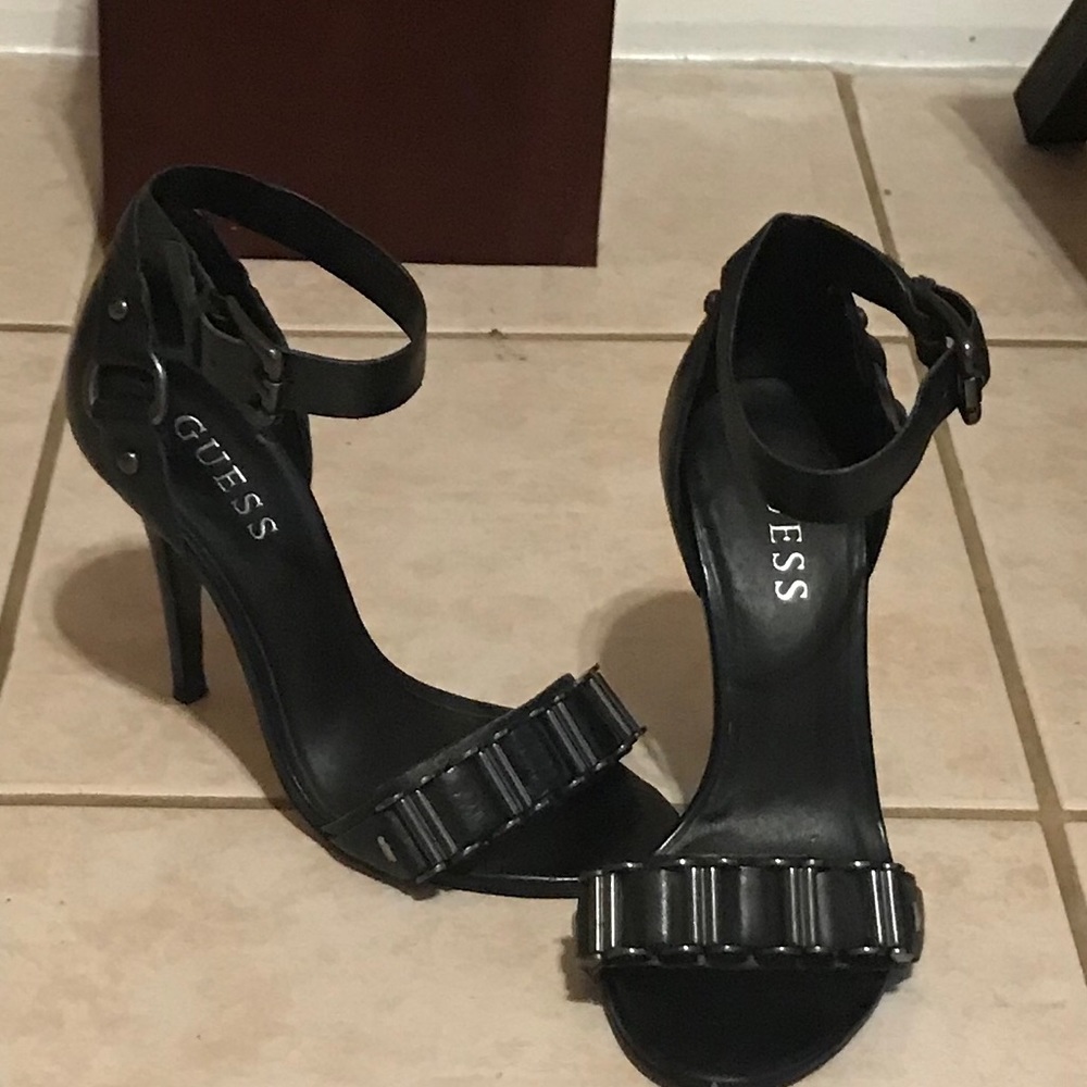 ✨SOLD✨😍EUC GUESS Sexy High Heel Sandals